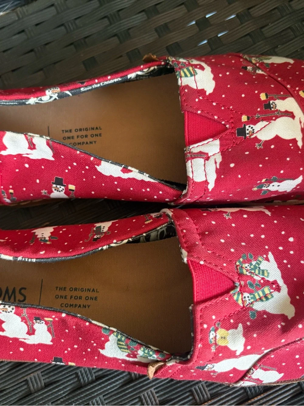 TOMS Women's Red cozy snowman Slip-On Flats Snowman Christmas Print US 8